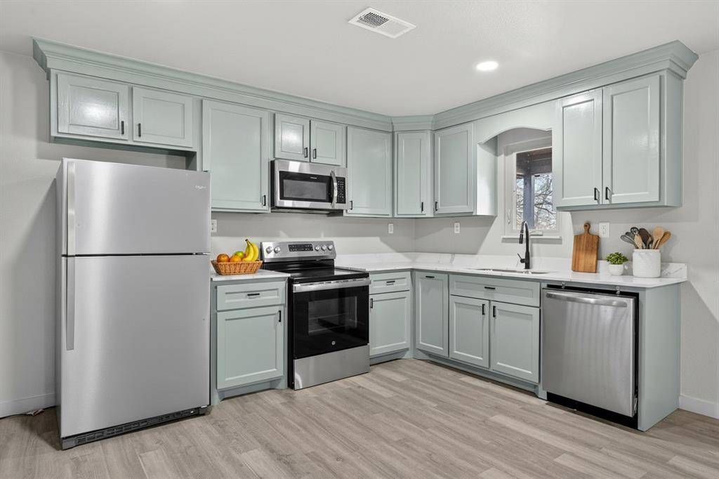 705 S 3rd Street E, Dawson, TX 76639