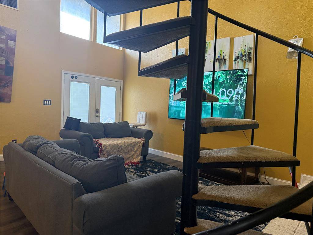 9822 Amberton Parkway, Dallas, TX 75243