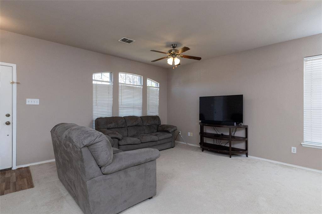 7515 Cresswell Drive, Arlington, TX 76001