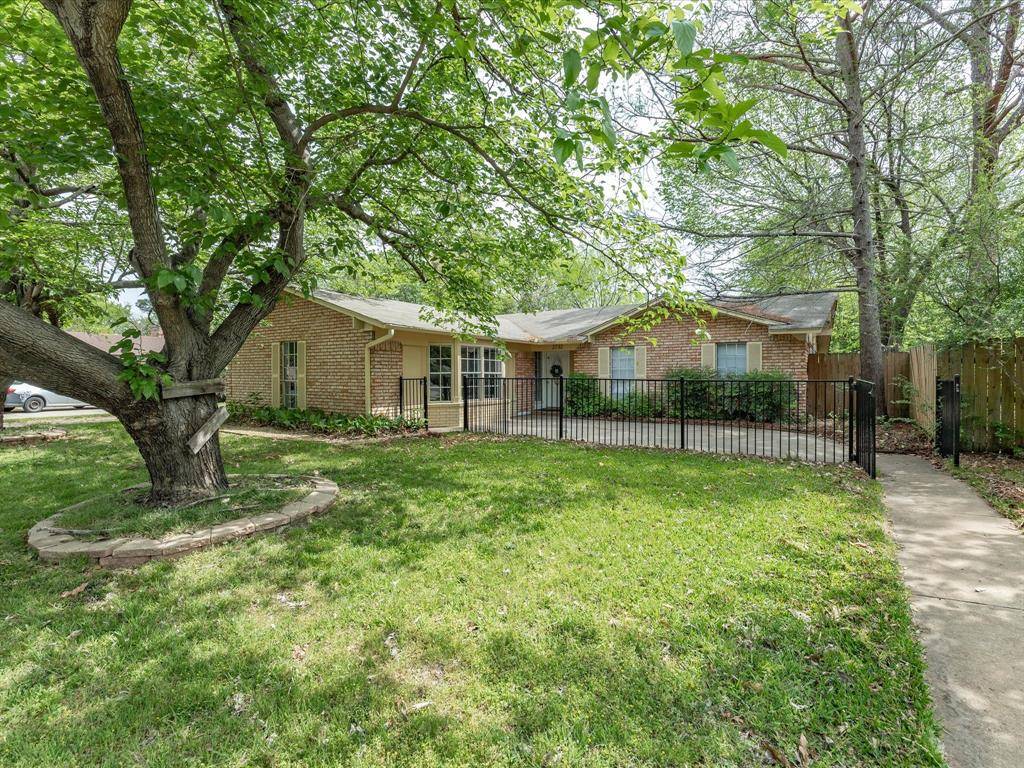2732 Foxcroft Circle, Denton, TX 76209