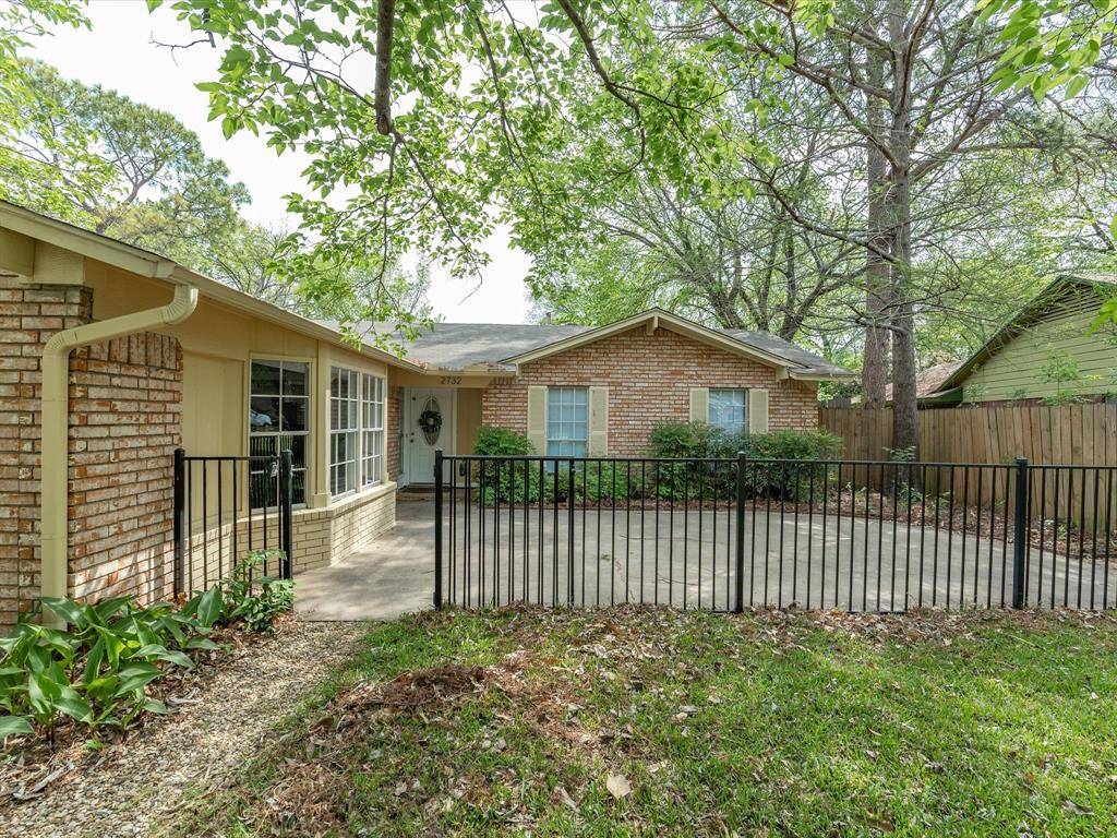 2732 Foxcroft Circle, Denton, TX 76209