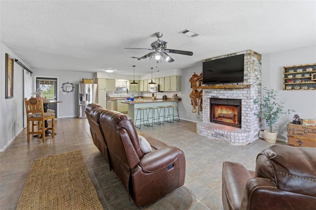 132 Crowley Lane, Mineral Wells, TX 76067