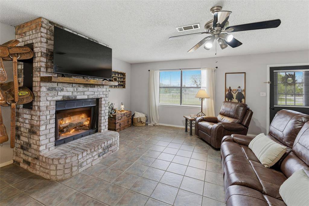 132 Crowley Lane, Mineral Wells, TX 76067