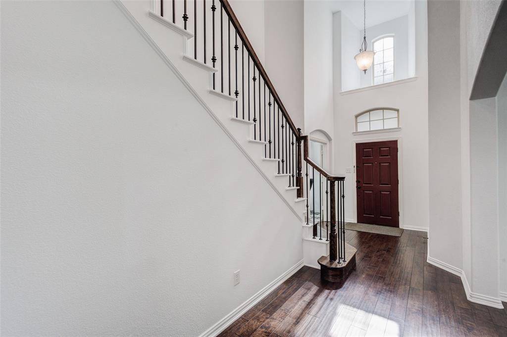 2529 Louis Lane, Lewisville, TX 75056