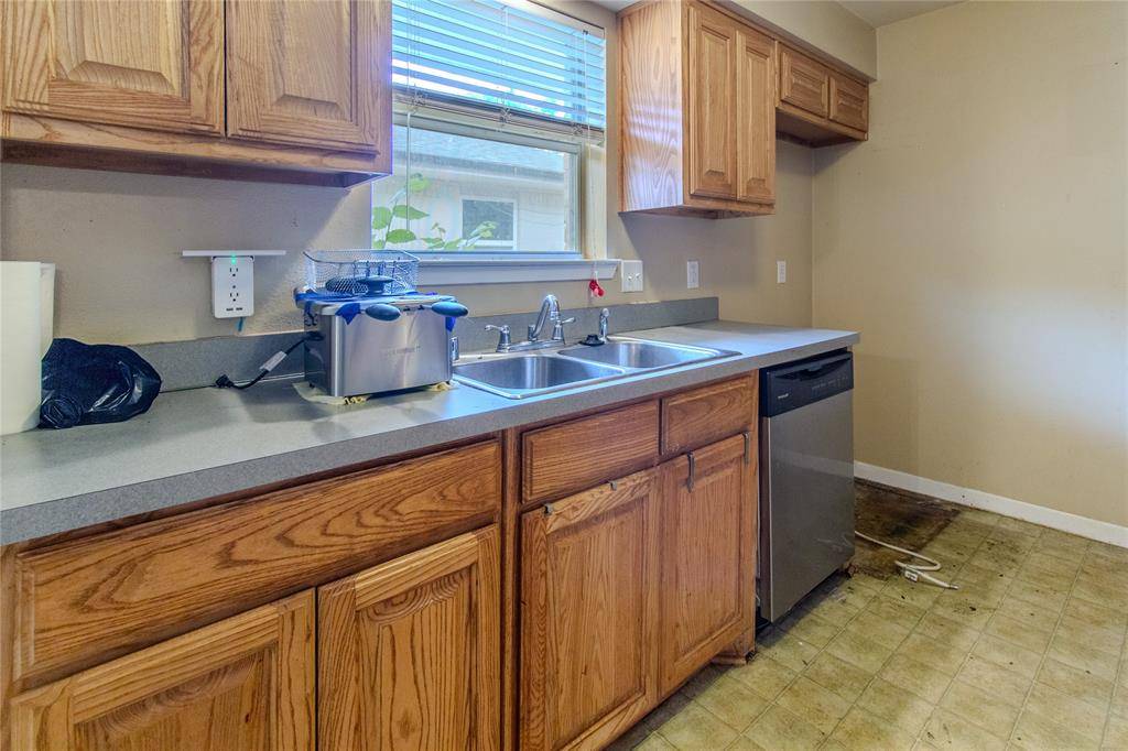 1805 Bardfield Avenue, Garland, TX 75041