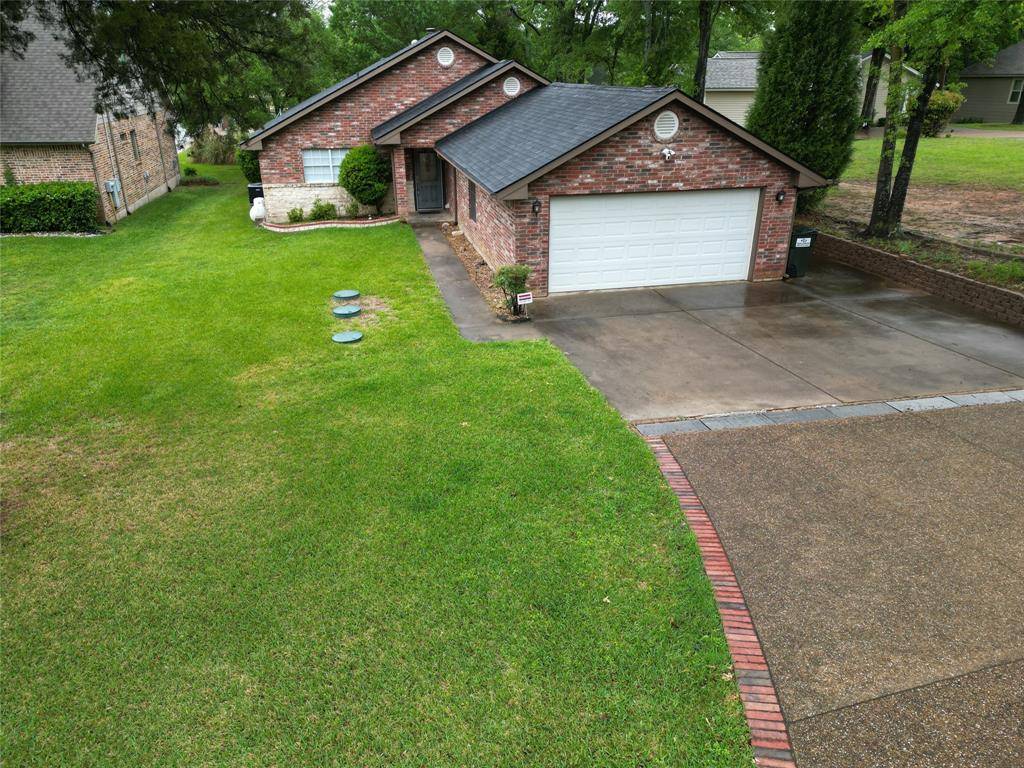 186 Bushwhacker Drive, Mabank, TX 75156