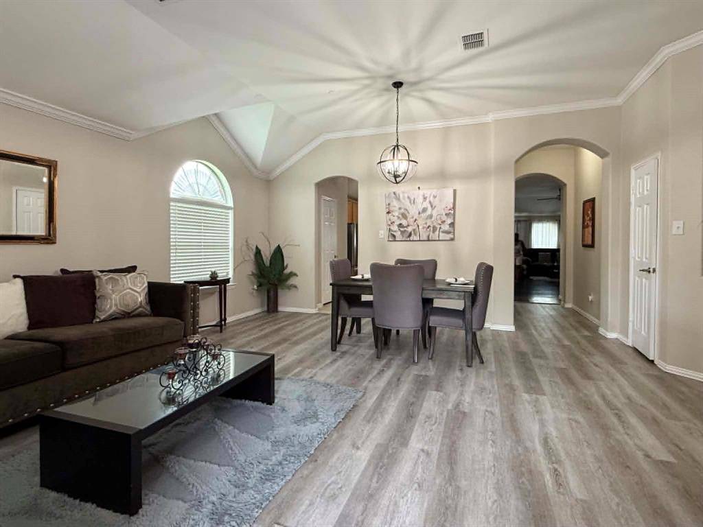 1129 Miramar Avenue, Desoto, TX 75115