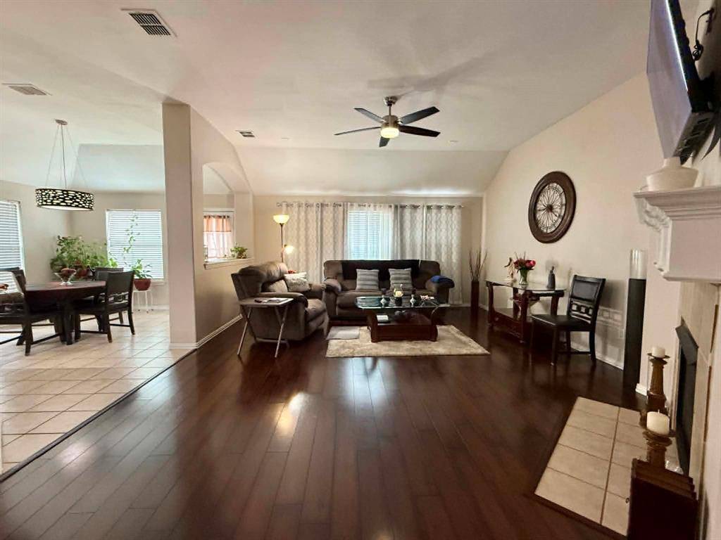 1129 Miramar Avenue, Desoto, TX 75115