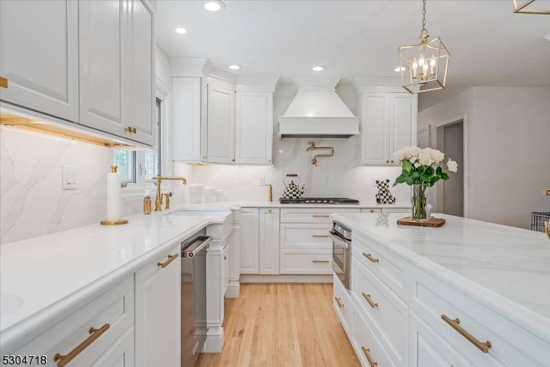 7 Lookout Point Trail, Totowa Boro, NJ 07512