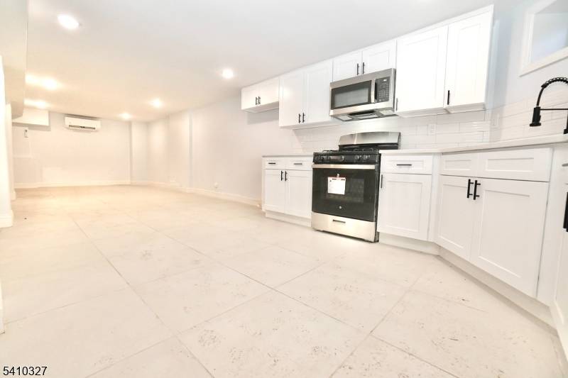 41 Arlington Ave., Jersey City, NJ 07305