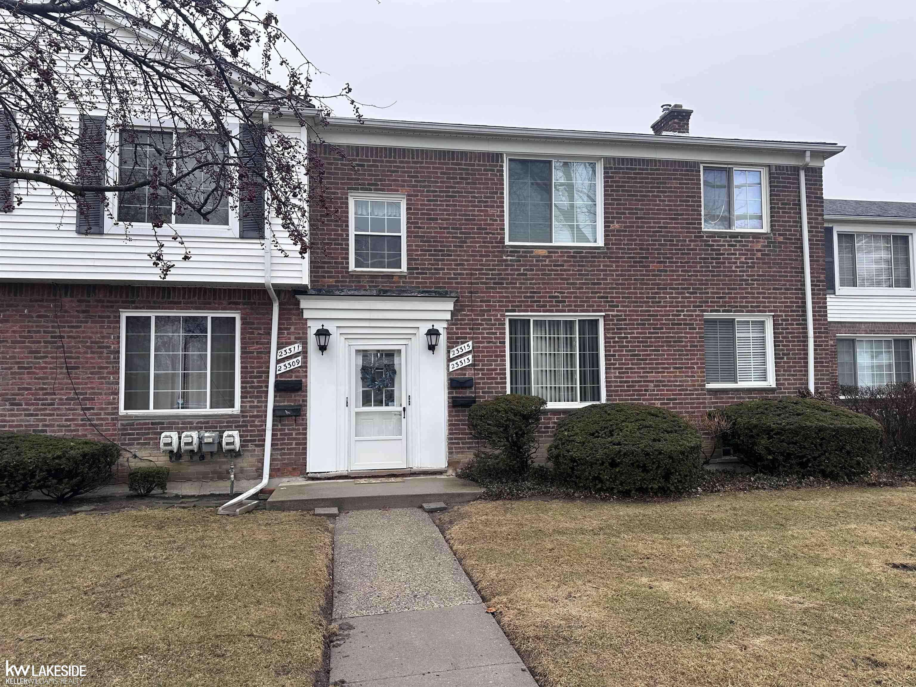 23313 Edsel Ford CT, St Clair Shores, MI 48080