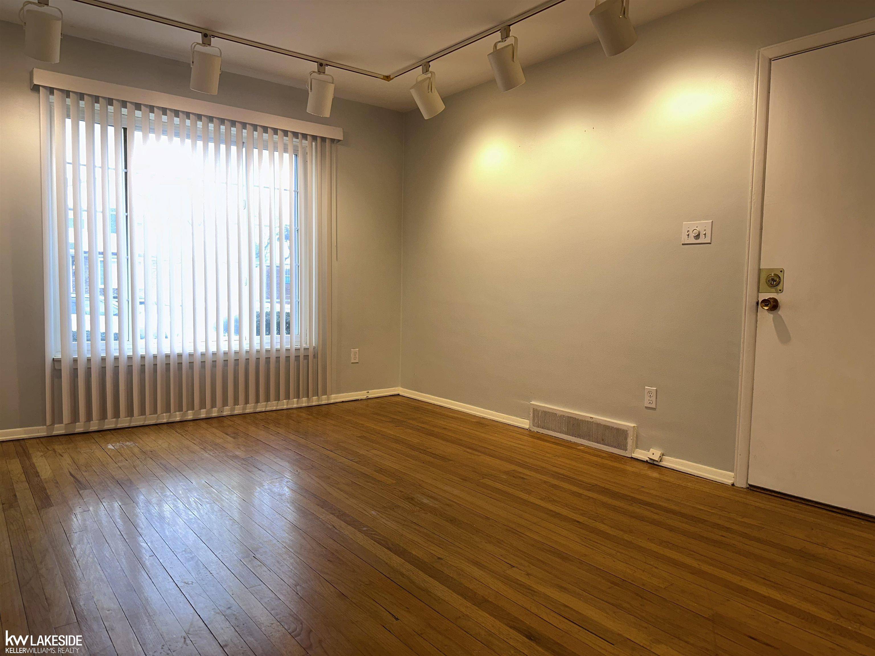 23313 Edsel Ford CT, St Clair Shores, MI 48080