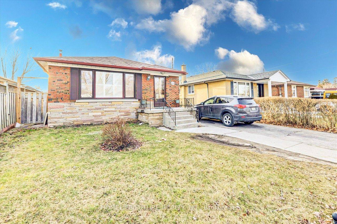 28 Sharbot AVE #Main, Toronto E09, ON M1H 1Y7