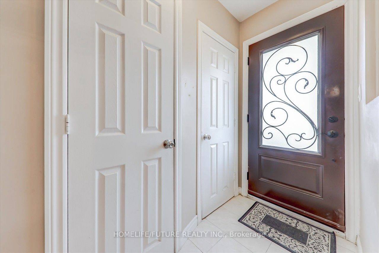 28 Sharbot AVE #Main, Toronto E09, ON M1H 1Y7