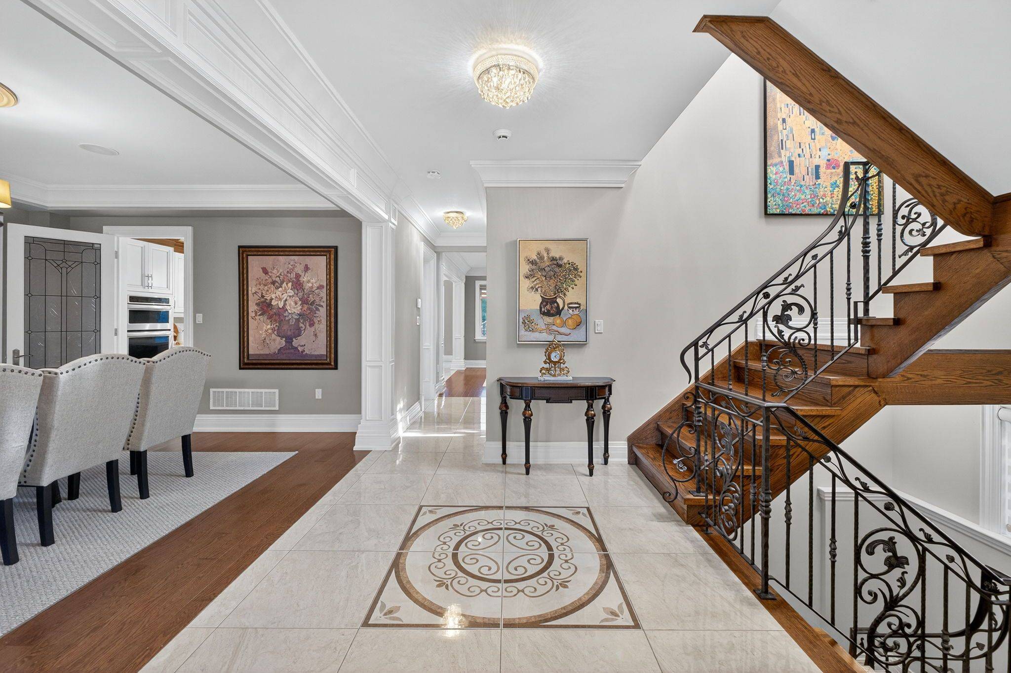 7 Cousins DR, Aurora, ON L4G 1B2