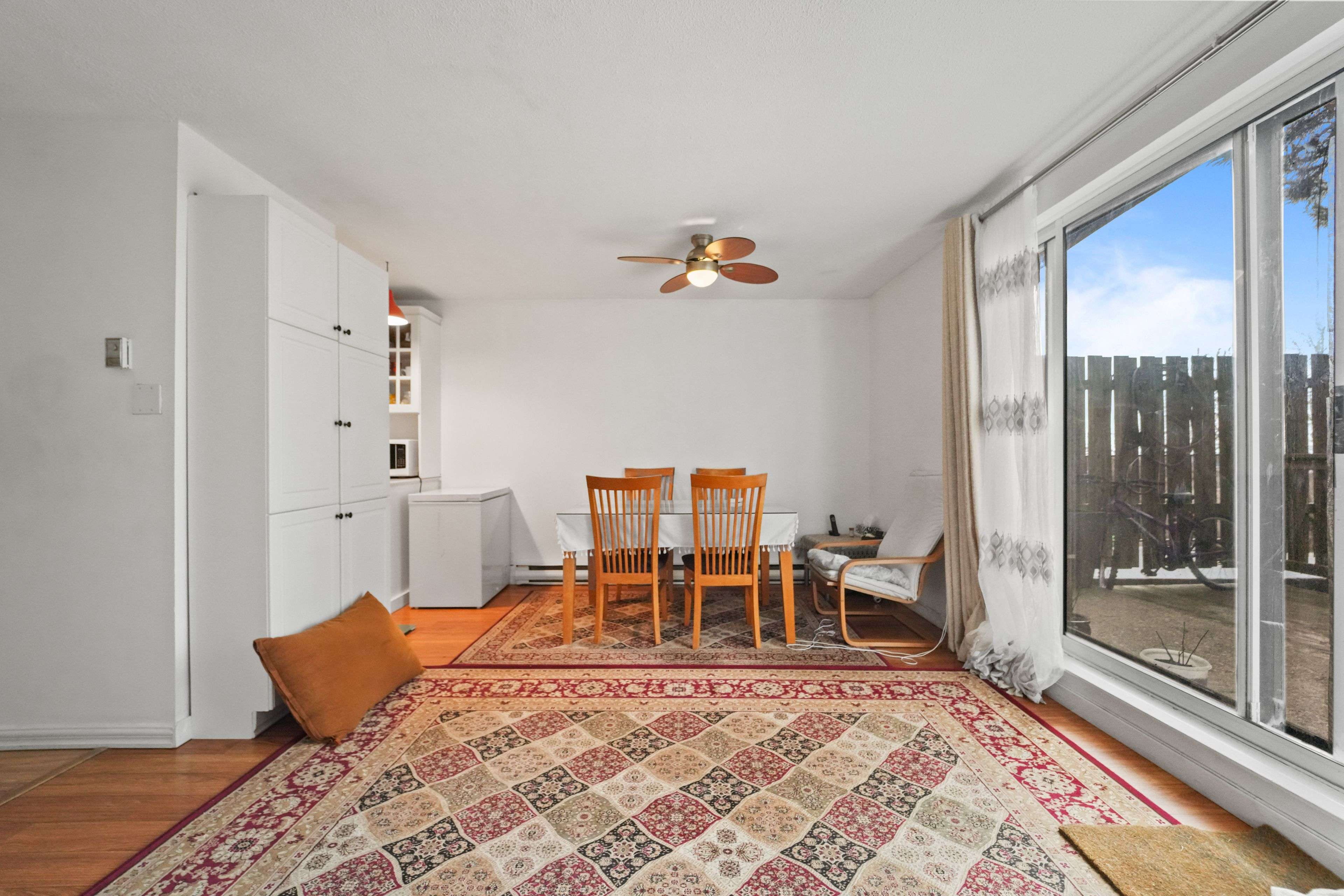 1050 Falgarwood DR #112, Oakville, ON L6H 2P3