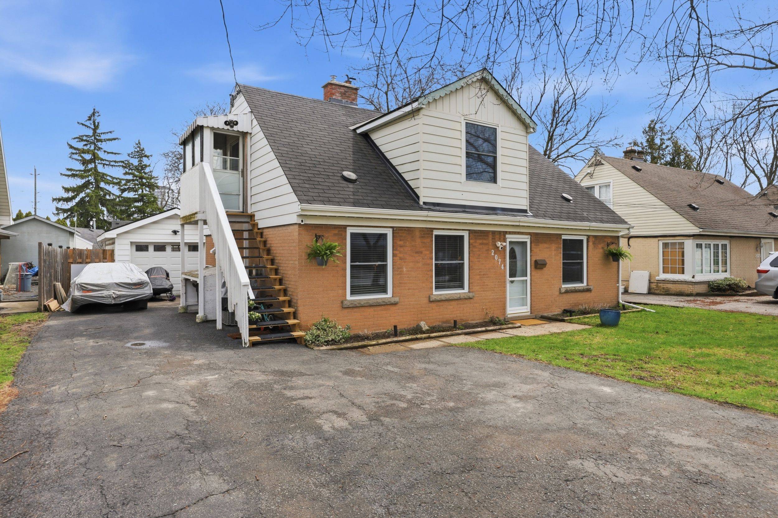 2074 Churchill AVE, Burlington, ON L7R 3T7