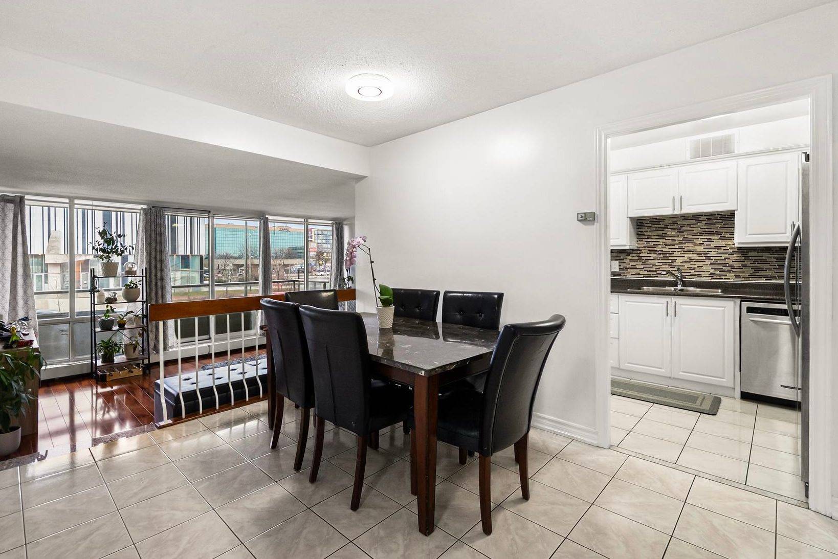 1 Four Winds DR #211, Toronto W05, ON M3J 2T1