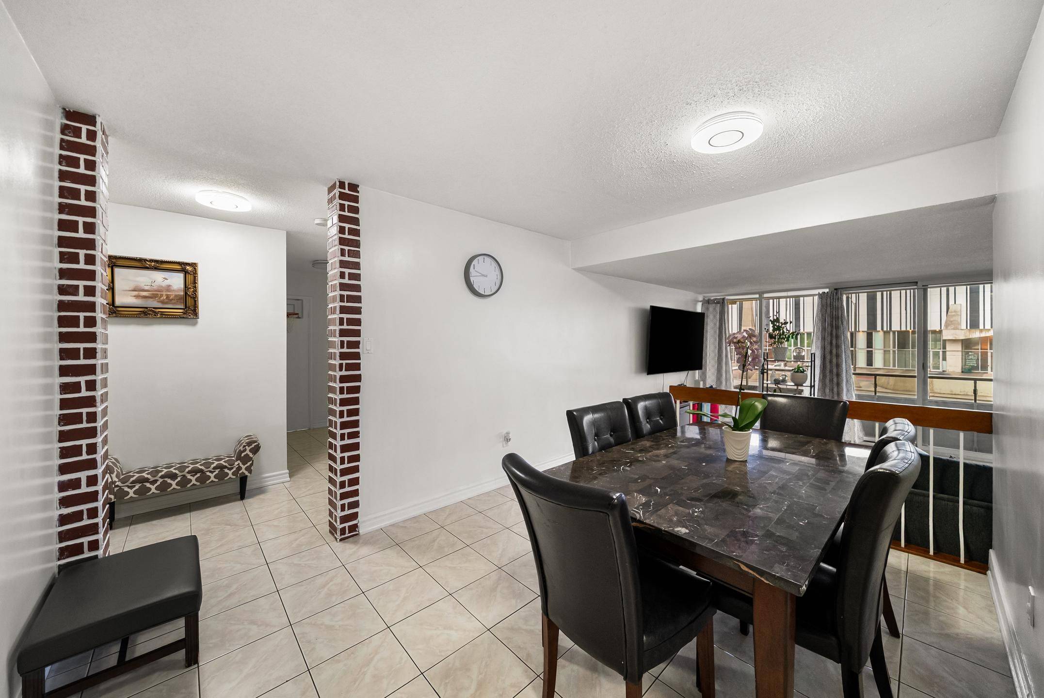 1 Four Winds DR #211, Toronto W05, ON M3J 2T1