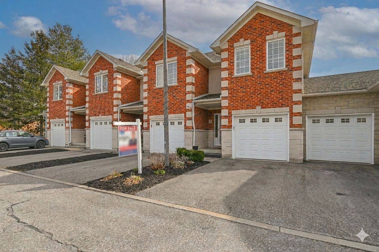 81 Valridge DR #9, Hamilton, ON L9G 5B7