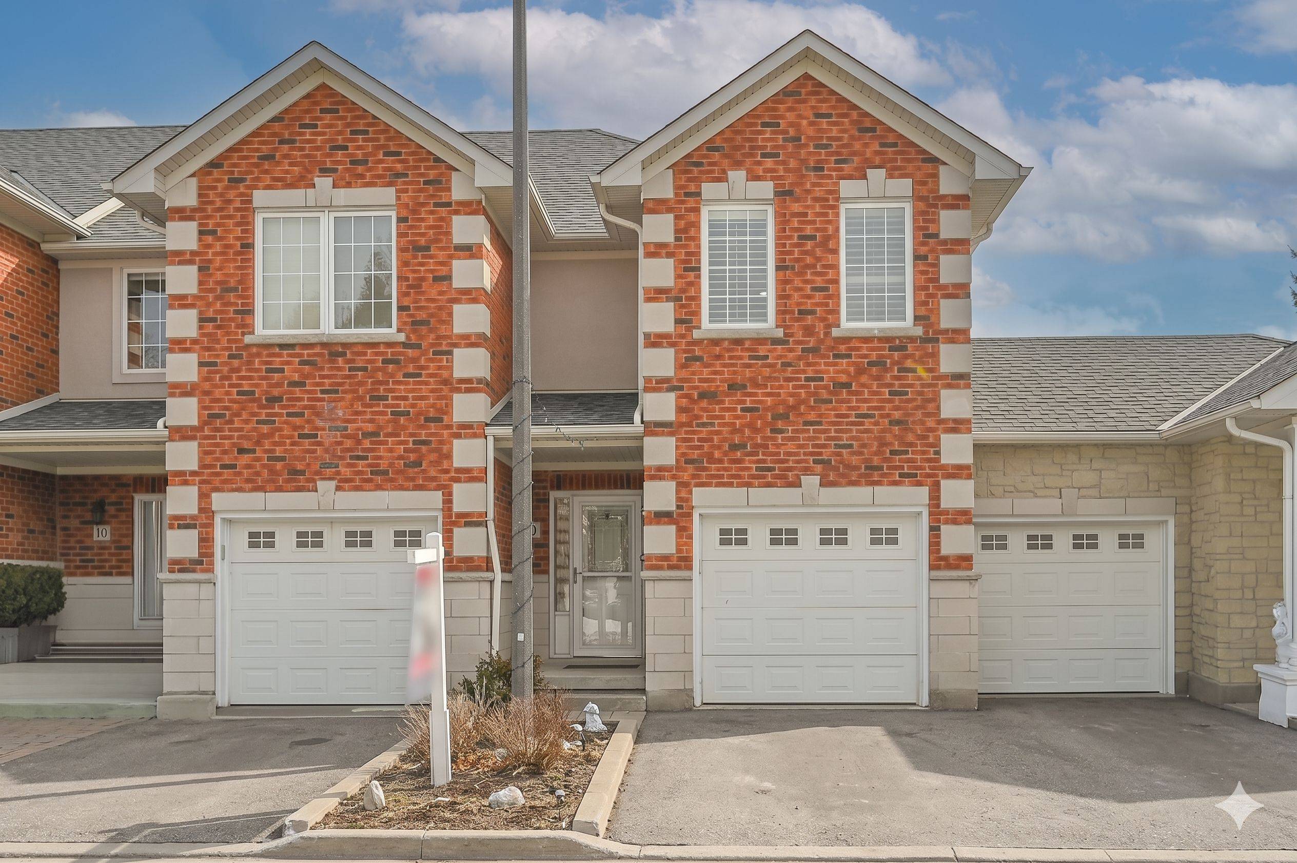 81 Valridge DR #9, Hamilton, ON L9G 5B7