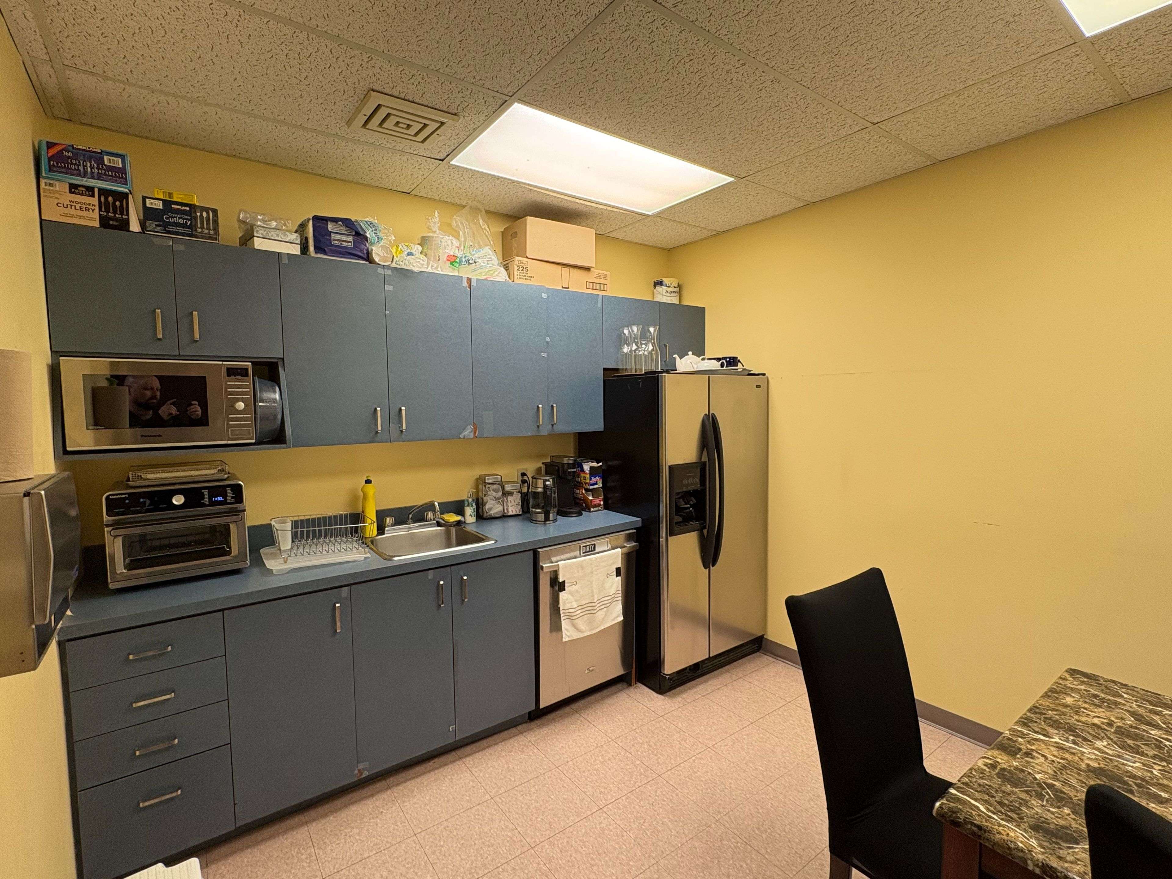 30 Concourse Gate #200, Cityview - Parkwoods Hills - Rideau Shore, ON K2E 7V7