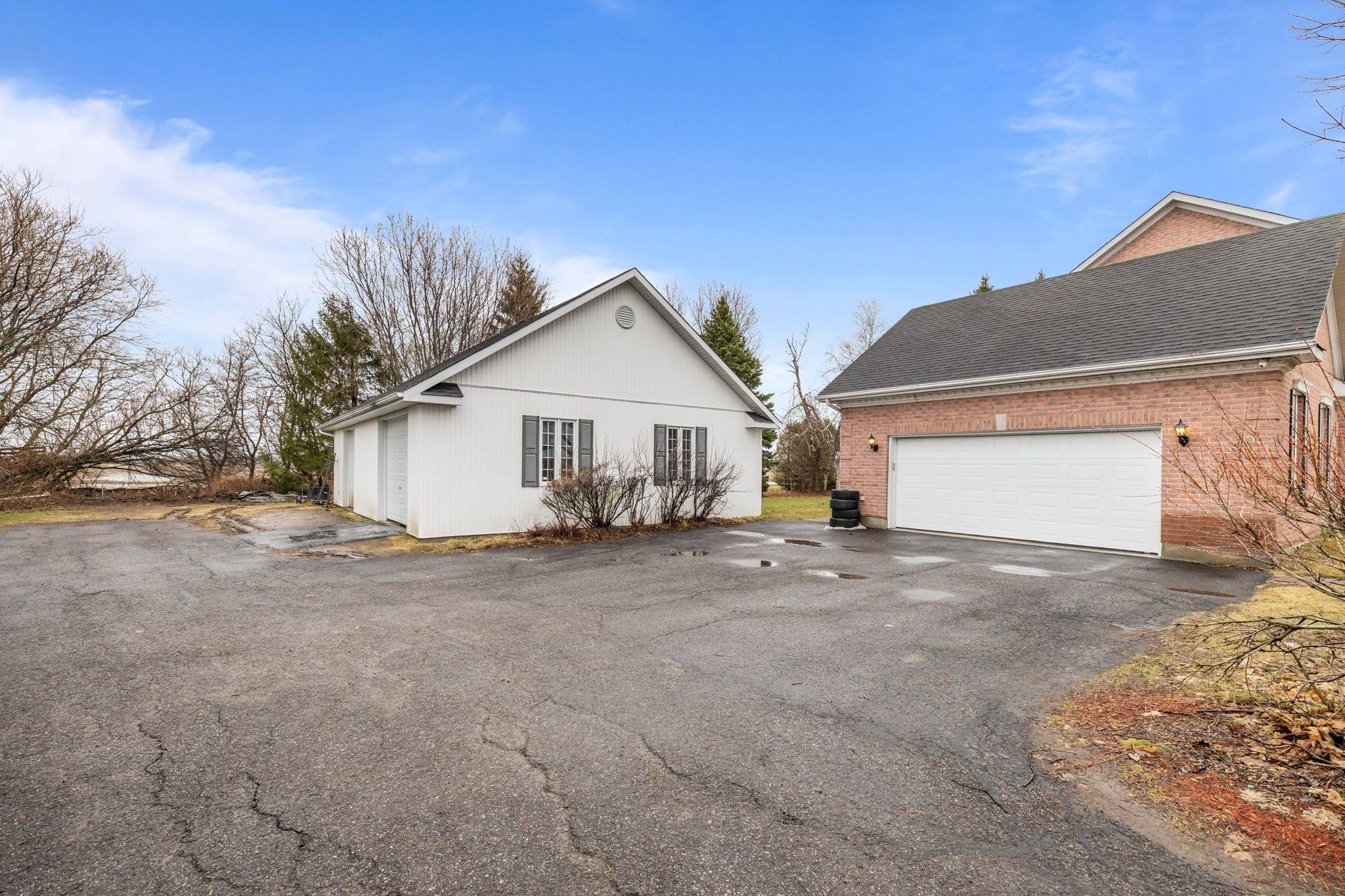 1007 St Pierre RD, Russell, ON K0A 1W0