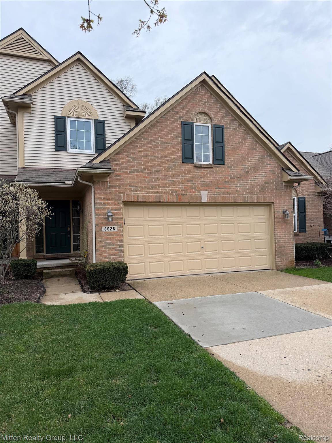 8025 Springdale DR, White Lake Charter Township, MI 48386