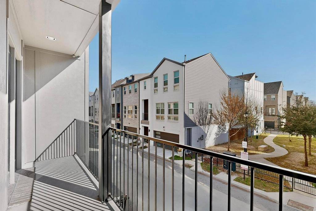 2557 Carmelita Street, Dallas, TX 75212