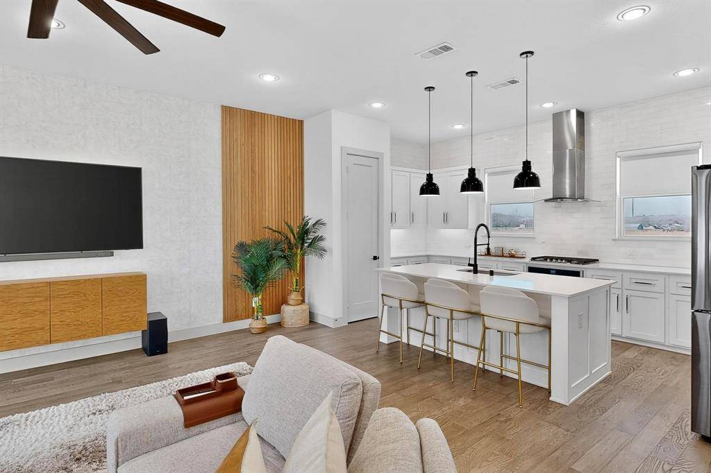 2557 Carmelita Street, Dallas, TX 75212