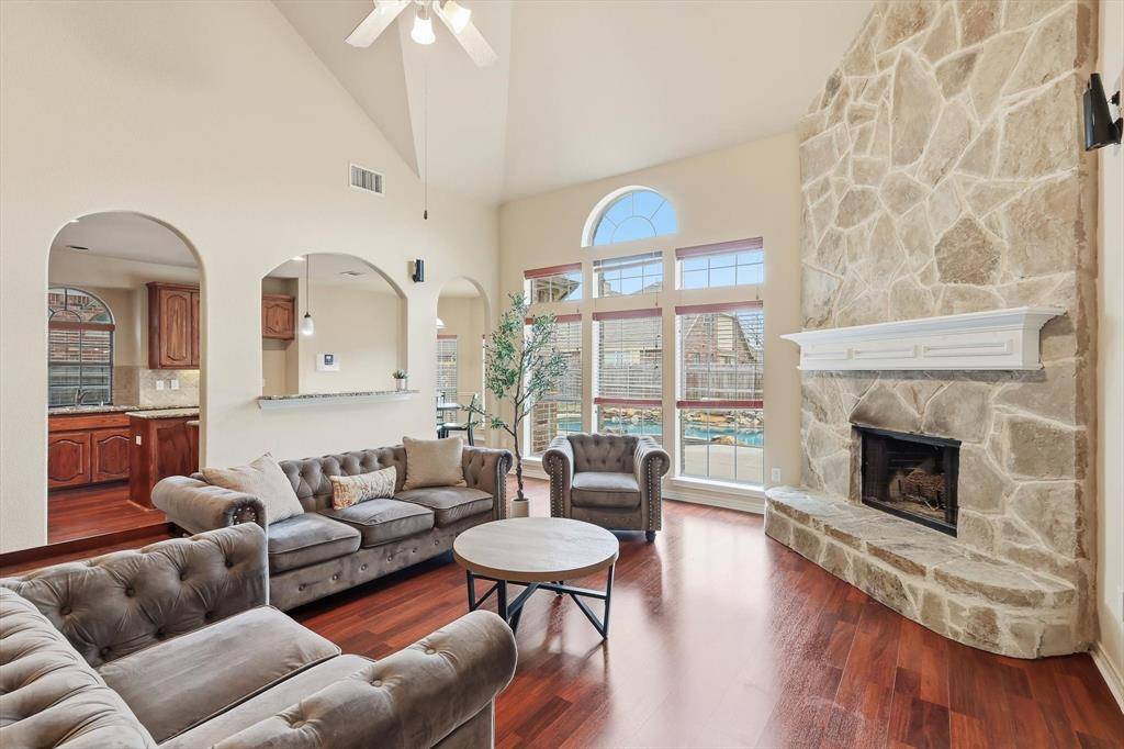 5038 W Fall Drive, Midlothian, TX 76065