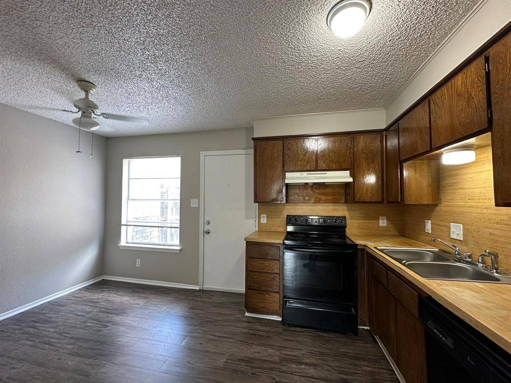 3801-3807 Coates Circle #3805, Benbrook, TX 76116