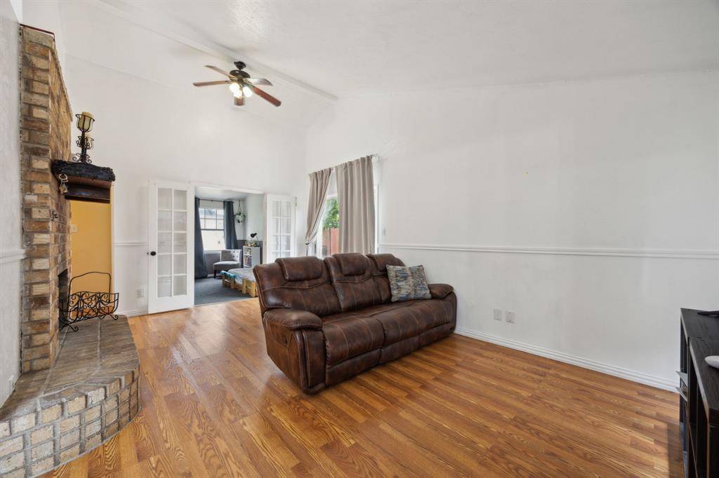 3812 Longmeadow Way, Fort Worth, TX 76133