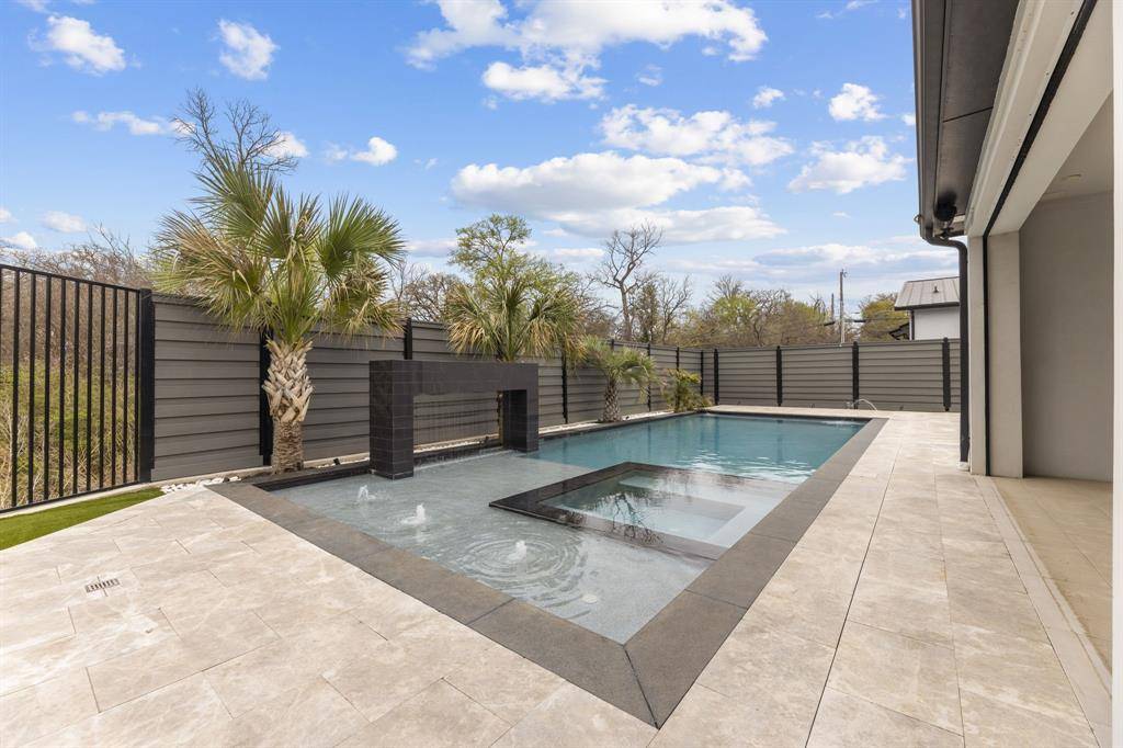 1515 N Fielder Road, Arlington, TX 76012