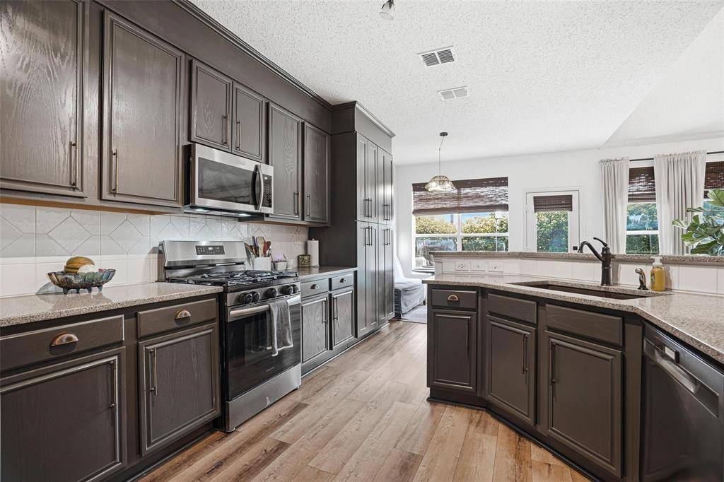 1012 Huntington Trail, Mansfield, TX 76063