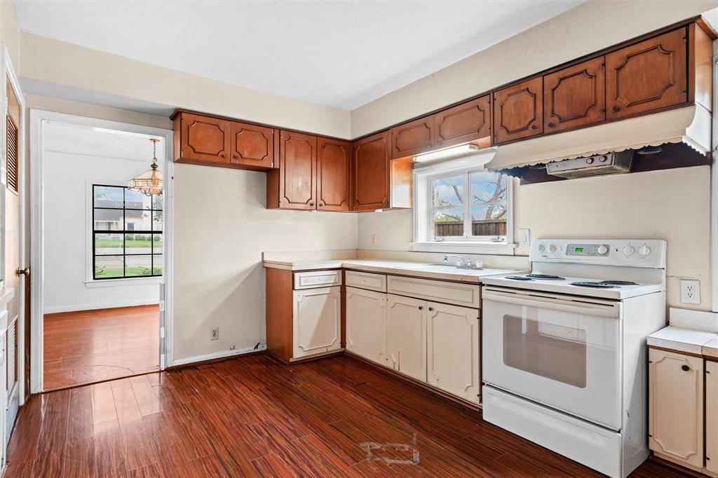 101 W Park Row Drive, Arlington, TX 76010