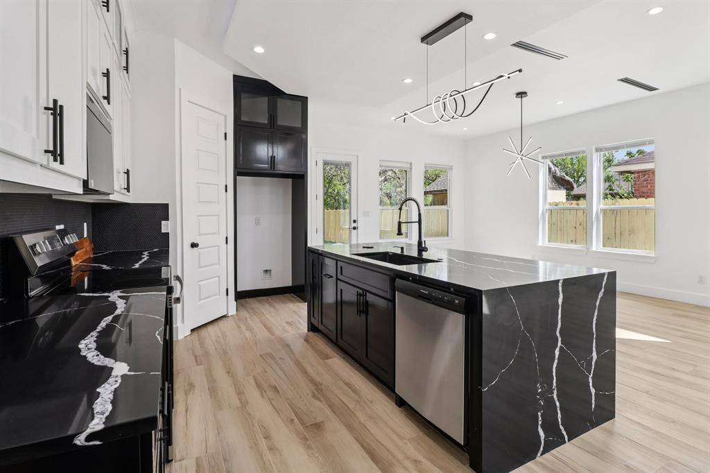 3513 Nomas Street, Dallas, TX 75212