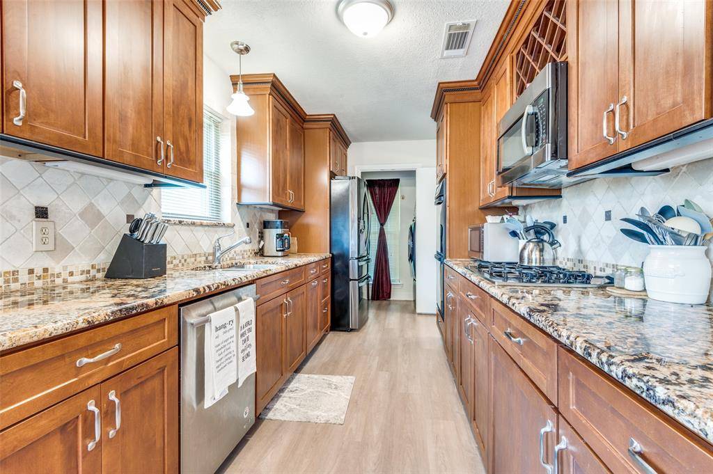 1513 Silverleaf Drive, Carrollton, TX 75007