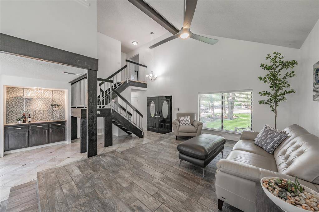 3008 Glenwood Court, Bedford, TX 76021