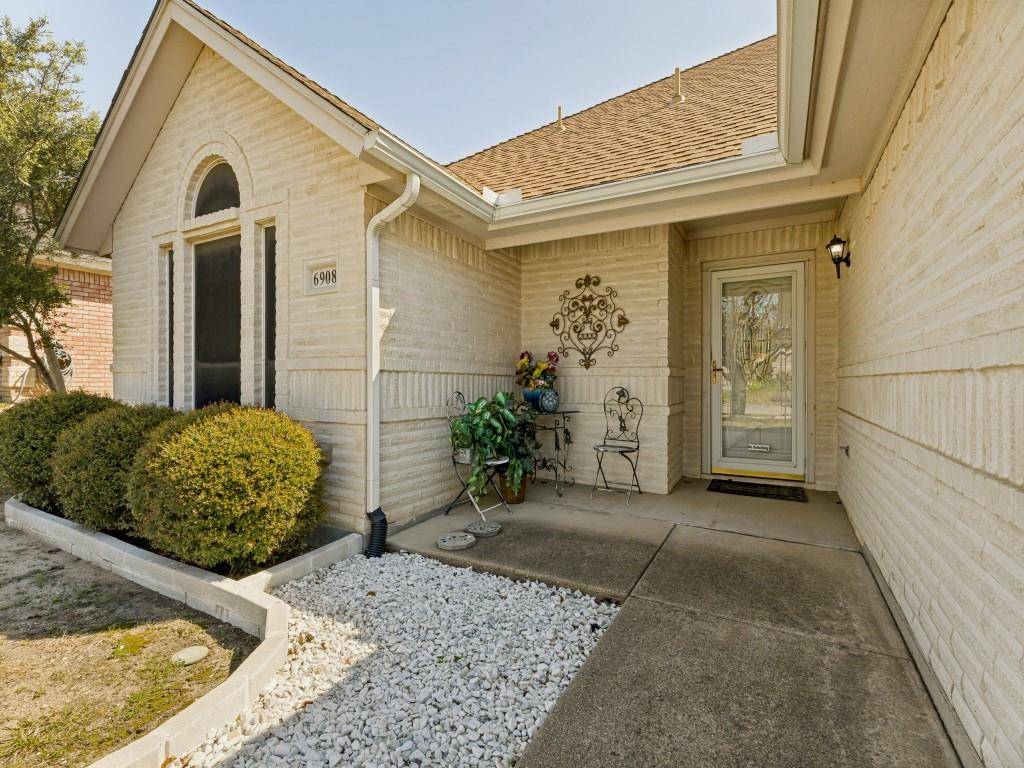 6908 Cheatham Drive, Watauga, TX 76148