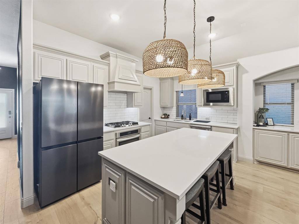 1248 Starlight Avenue, Aubrey, TX 76227