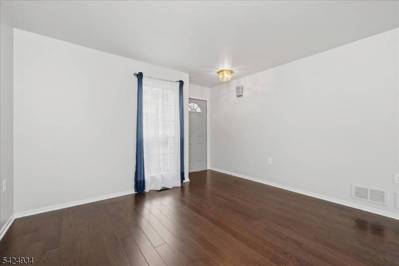 5 Ajax Ct, Allamuchy Twp., NJ 07840