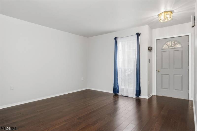 5 Ajax Ct, Allamuchy Twp., NJ 07840