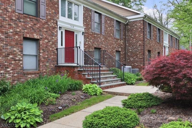 4 Sunrise Dr, Long Hill Twp., NJ 07933