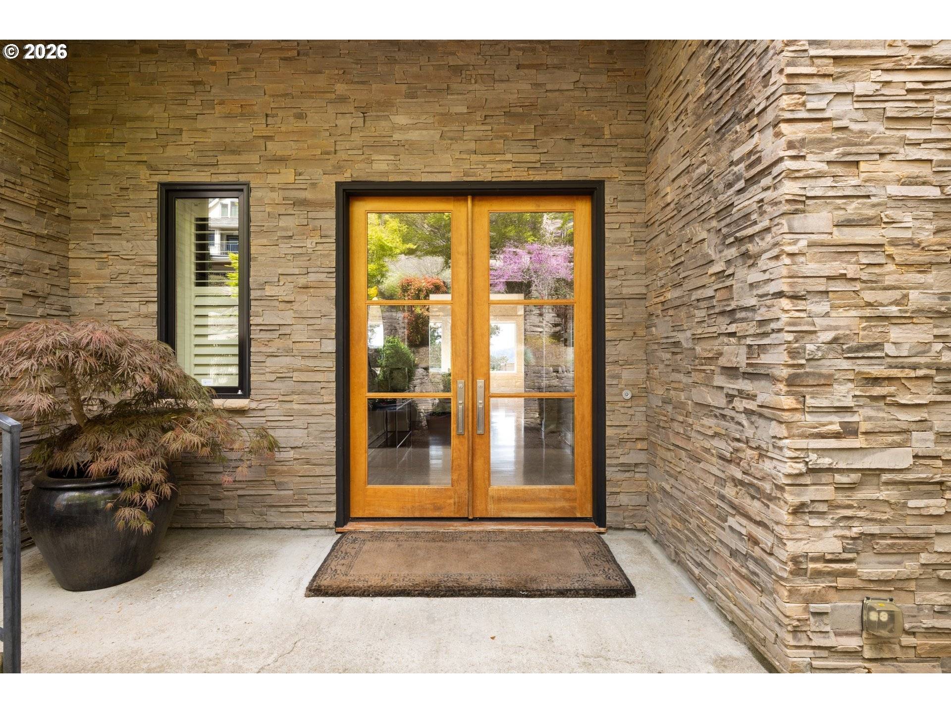 18284 MEADOWLARK LN, Lake Oswego, OR 97034