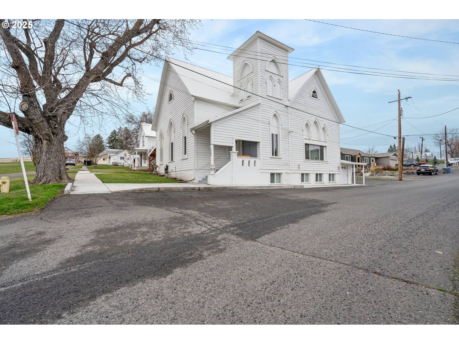 402 E MAIN ST, Weston, OR 97886