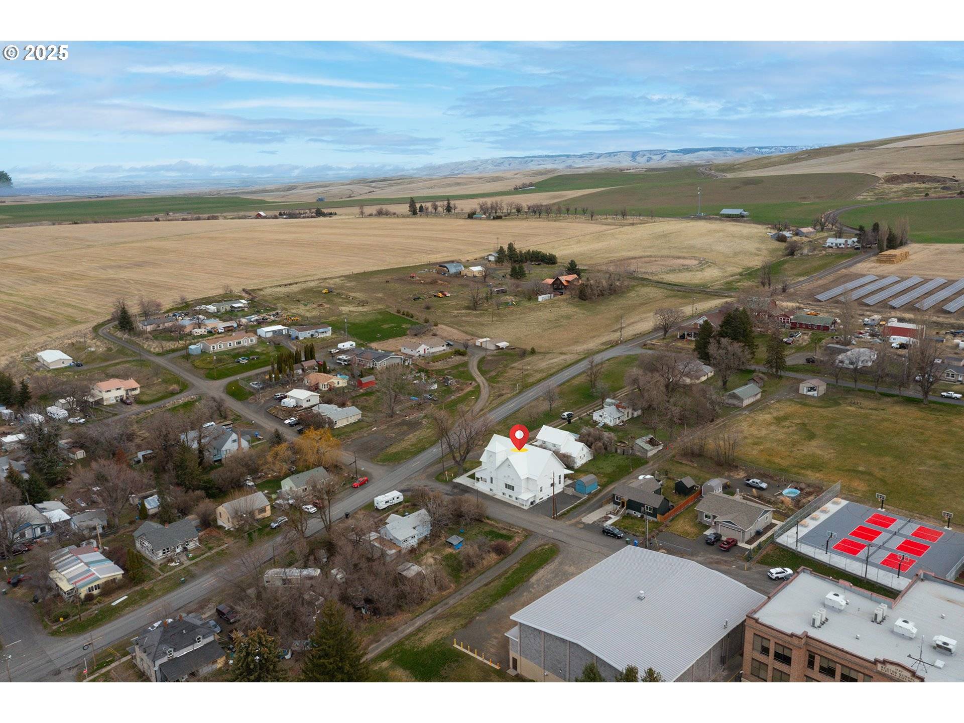 402 E MAIN ST, Weston, OR 97886