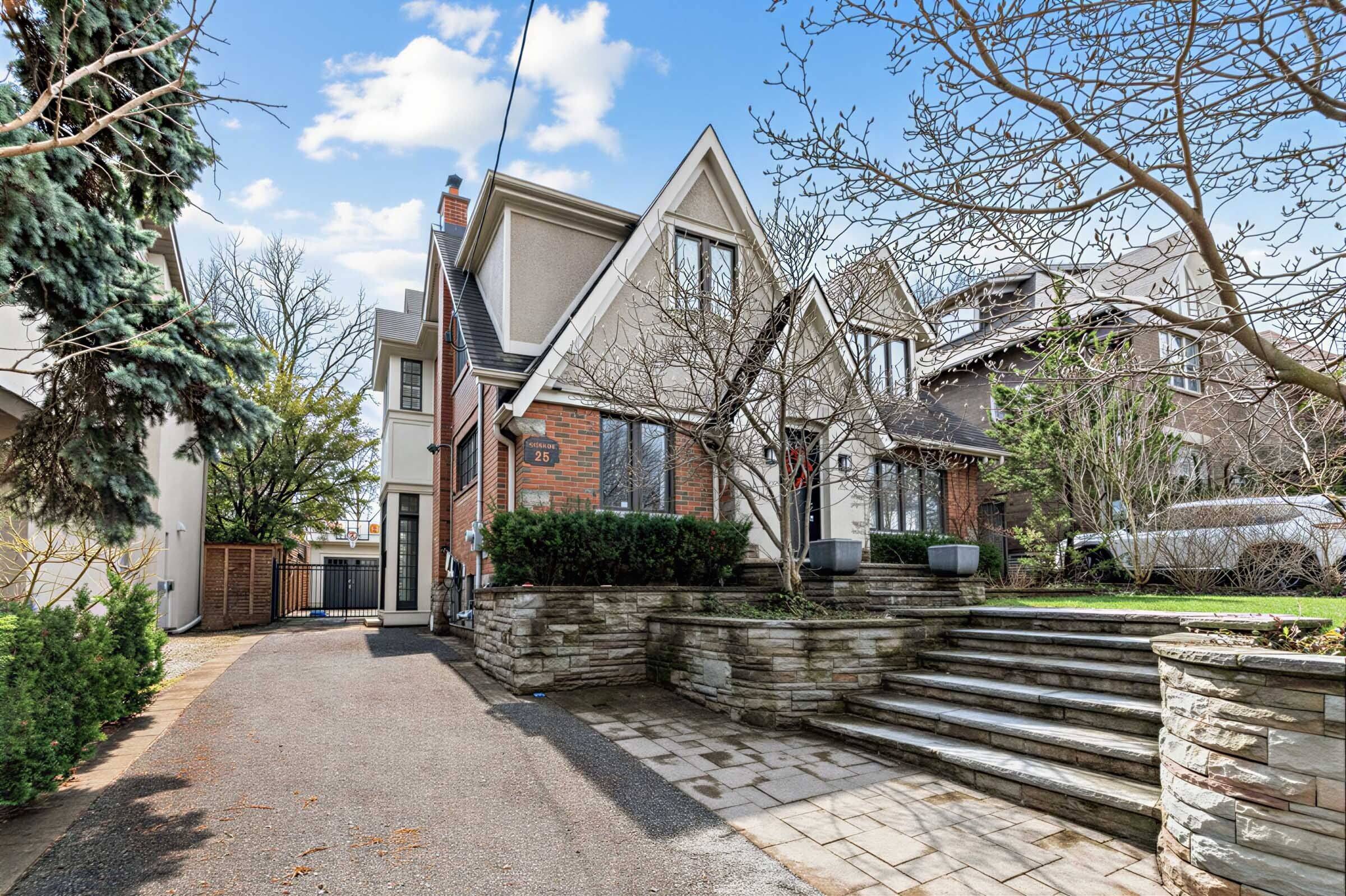 25 Cortleigh BLVD, Toronto C04, ON M4R 1K5