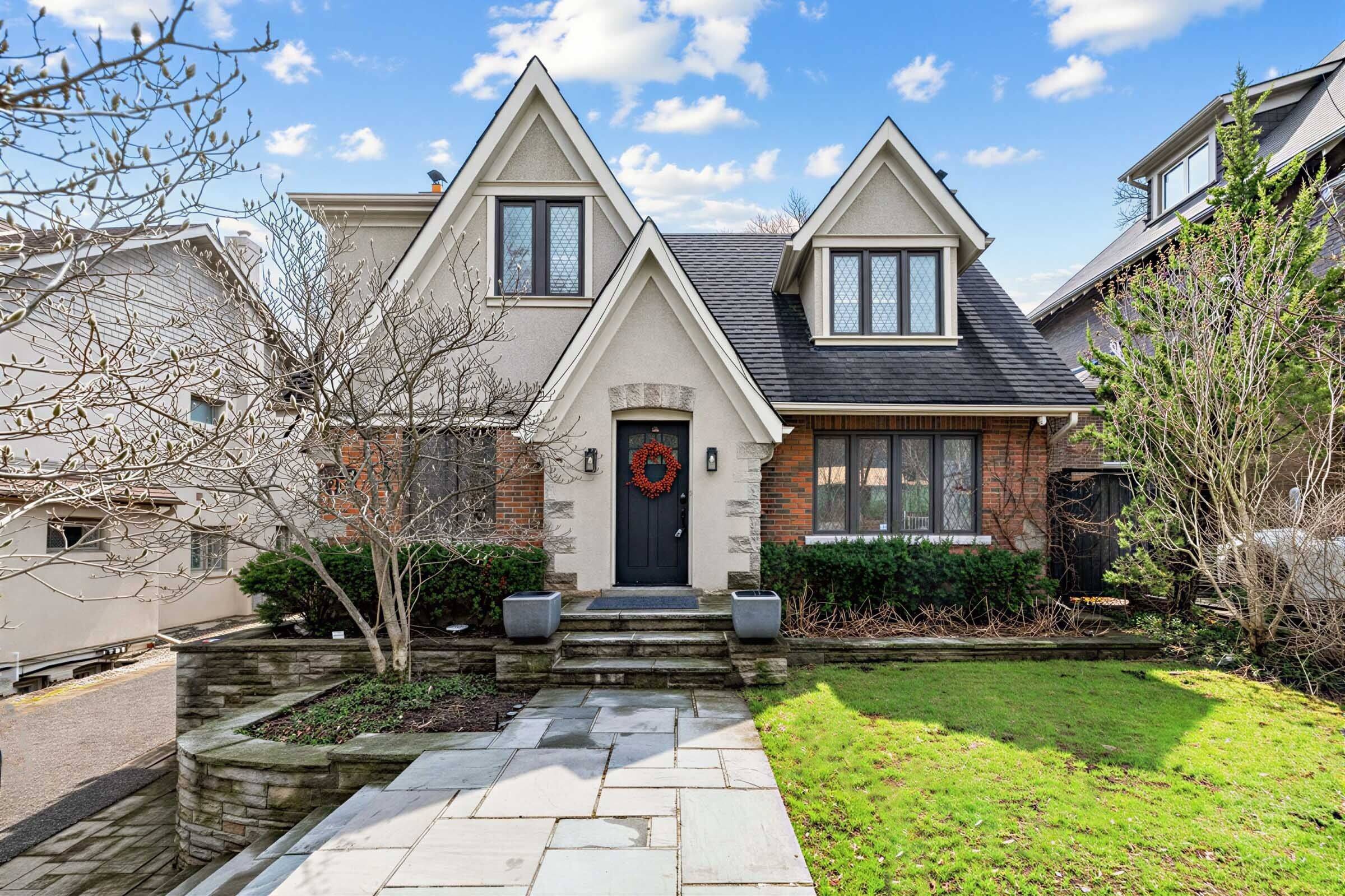 25 Cortleigh BLVD, Toronto C04, ON M4R 1K5