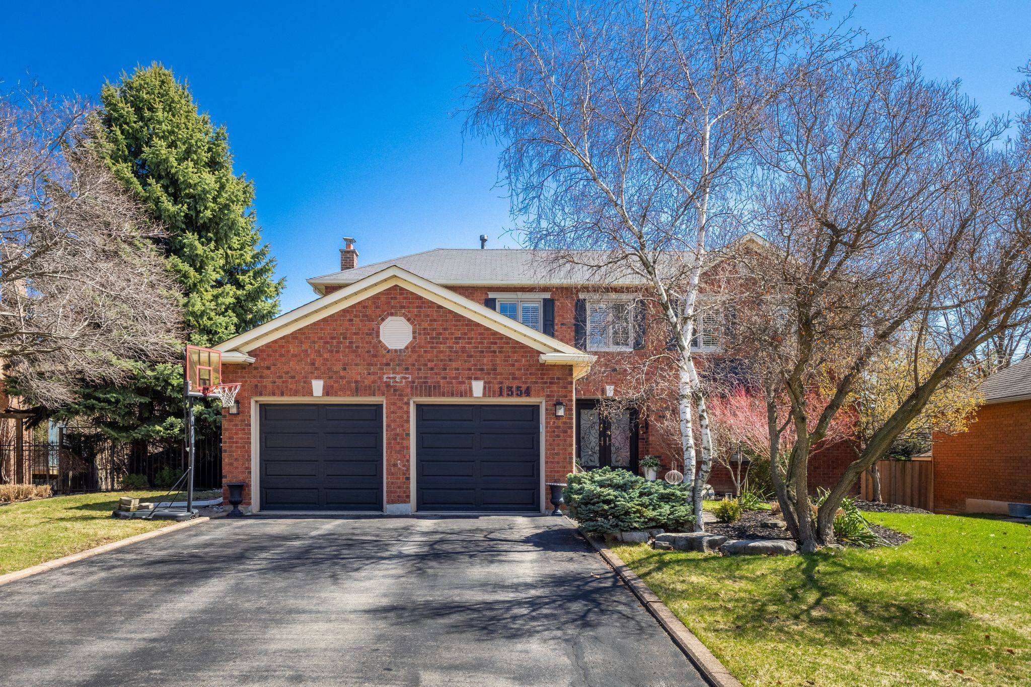 1354 Winterberry DR, Burlington, ON L7P 4T8